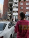 У Києві постраждали четверо людей, пошкодження внаслідок удару зафіксували в семи районах міста, також руйнування і пожежі сталися у чотирьох районах Київщини.<br><br>Наслідки атаки РФ. Промислова зона. Оболонський район, Київ, 10 червня 2025 року
