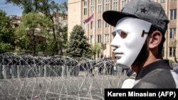 Ermeni oppozisiýasynyň goldawçysy. Ýerewan.