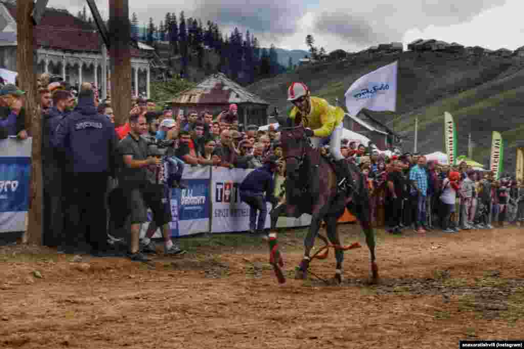 anaxaratishvili-ის სხვა ფოტოები ნახეთ მის ინსტაგრამის არხზე.