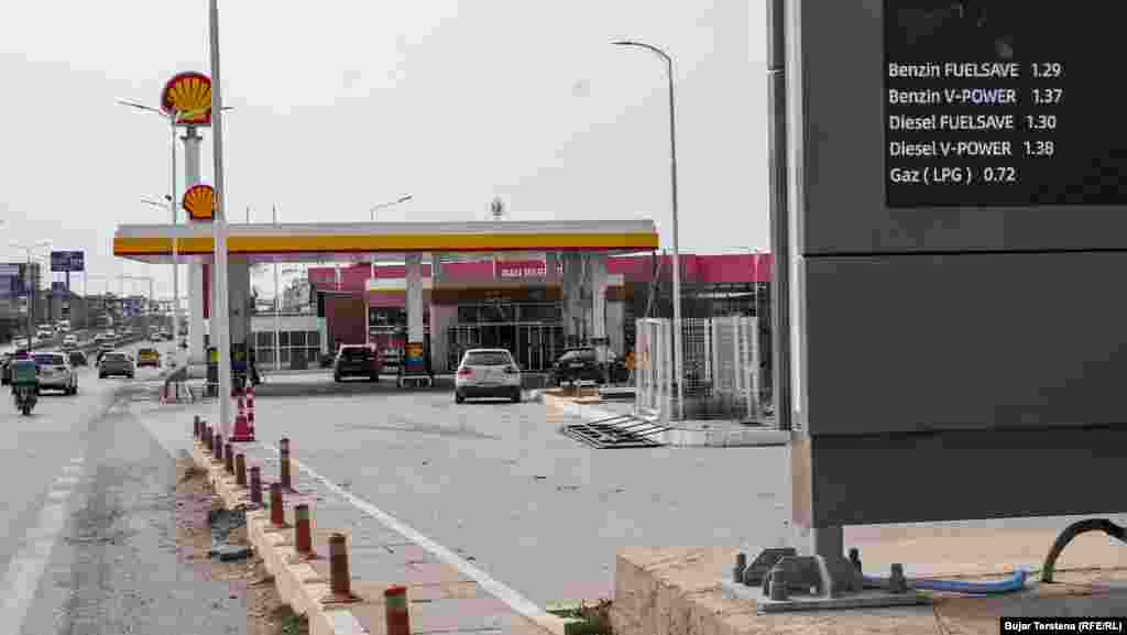 Këto ishin çmimet e naftës në një pikë shitjeje të kompanisë Shell më 3 dhe 9 mars.