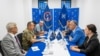 Gjeneralmajor Ozkan Ulutash, komandant i misionit të KFOR-it të udhëhequr nga NATO-ja, takohet me Zlatan Elekun, kryetar i Listës Serbe, në selinë e KFOR-it në Kampin Film City, Prishtinë, Kosovë, 11 gusht 2026.