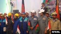 کارگران افغان در مراسم تجلیل از روز جهانی کارگر