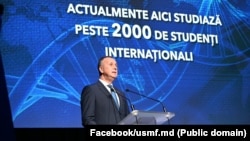 Emil Ceban, fost rector al Universității de Stat de Medicină și Farmacie „Nicolae Testemițanu”, la ceremonia aniversară de 80 de ani a instituției, 23 octombrie, Chișinău.