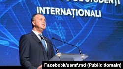 Emil Ceban, fost rector al Universității de Stat de Medicină și Farmacie „Nicolae Testemițanu”, la ceremonia aniversară de 80 de ani a instituției, 23 octombrie, Chișinău.