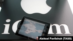 Apple is "taking a deeper look" into how it displays "disputed borders" after it put Crimea in Russia for Russian users.