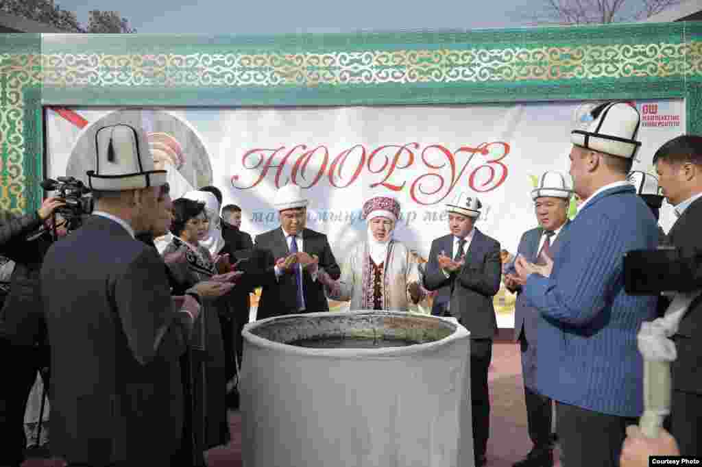 Ош шаарындагы майрамдык иш-чарага Жогорку Кеңештин төрагасы Марлен Маматалиев катышты.