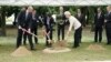 Liderii G7 și ai UE au participat, vineri, 19 mai 2023, la o ceremonie de plantare de copaci la Memorialul Păcii din Hiroshima, Japonia, unde are loc reuniunea anuală G7.