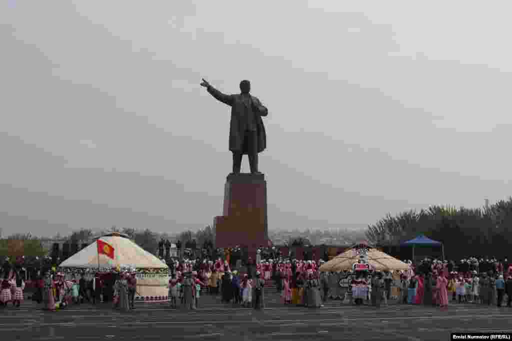 Узбекийн делегаци еанера Ош гIала, гIиргIизой кху беттан 2-чу дийнахь Узбекистанерчу Андижанехь хиллачул тIаьхьа. &nbsp;