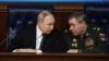 Ruski predsednik Vladimir Putin i načelnik Generalštaba Valerij Gerasimov na sastanku u ruskom Ministarstvu odbrane u Moskvi, 17. decembar 2025.
