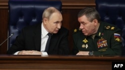 Владимир Путин и глава Генштаба Валерий Герасимов