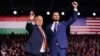 Вице-президент США Джей Ди Вэнс (справа) и премьер-министр Венгрии Виктор Орбан на сцене во время мероприятия "День дружбы" в Будапеште, Венгрия, 7 апреля 2026 года