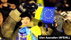 Одна из участниц акций с требованием отставки нынешнего украинского правительства