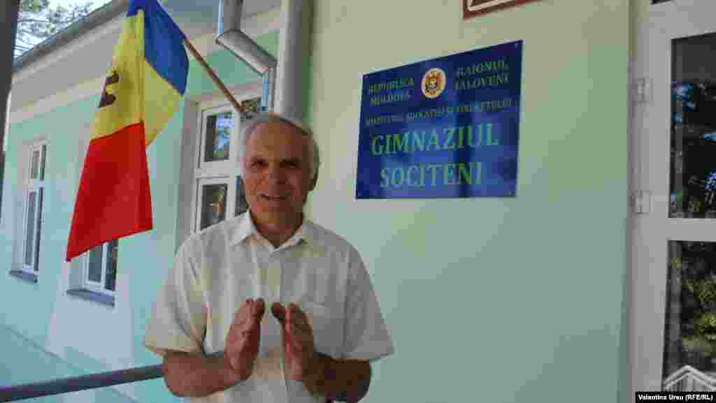 Vasile Roşioru, directorul şcolii de la Sociteni.