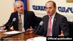 Armenia - Aram Gharibian (R), the chief adviser to President Serzh Sarkisian, at a news conference in Yerevan.