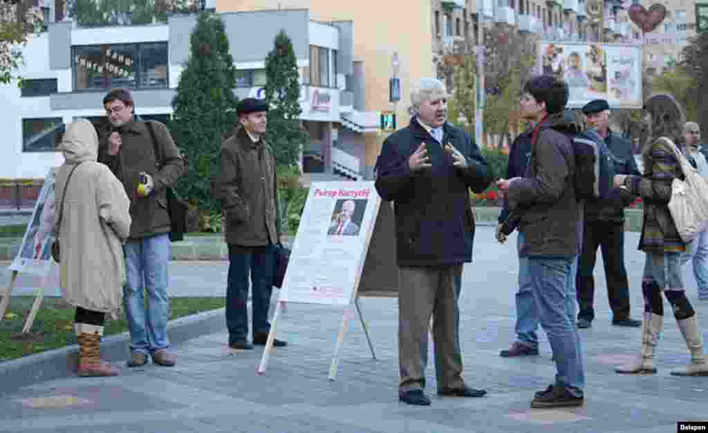 Збор подпісаў за Рыгора Кастусёва ў Берасьці.