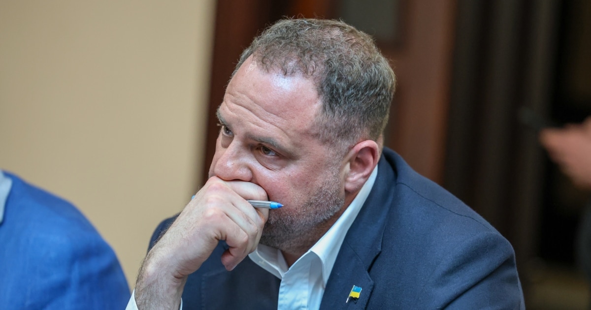 "Схеми" зʼясували, хто вніс решту застави, щоб Єрмак вийшов з СІЗО. Зібрали більше потрібного