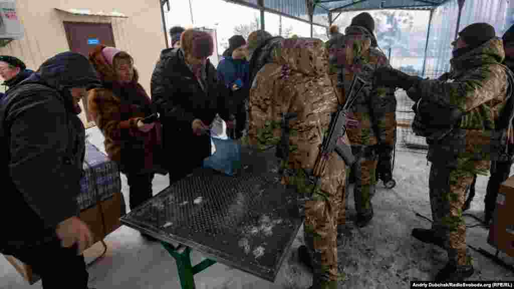 Первірка особистих речей фіскальною службою