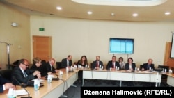 Glavni sudija Haškog tribunala Serge Brammertz prilikom susreta za predstavnicima porodica žrtava u Sarajevu, 16. maja 2017.