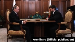 Президент России Владимир Путин (слева) и исполняющийобязанности главы Чеченской республики Рамзан Кадыров. Фото сайта kremlin.ru