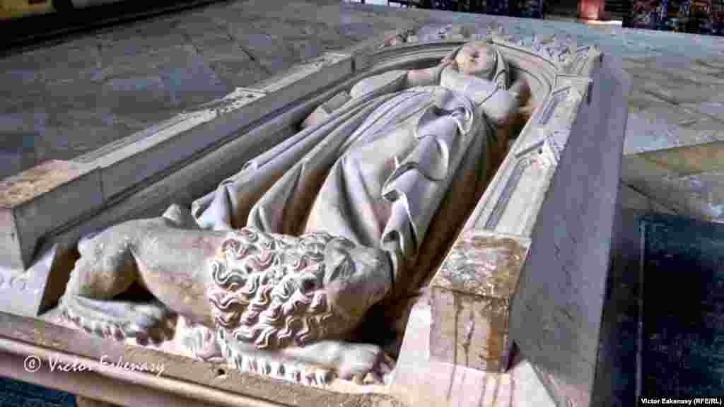 Mormîntul lui Gertrude de Thuringia (+1295).