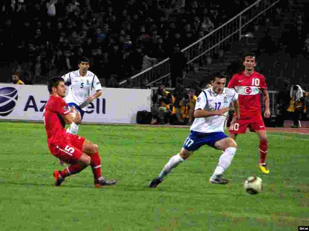 12 oktyabr - Bakıda Azərbaycanın futbol yığması Türkiyə yığmasını 1-0 hesabı ilə məğlub etdi.