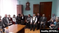 "Кызыл таң" газетындагы очрашуда катнашучылар