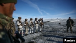 Danimarka, Almaniya və Fransa qoşunları Qrenlandiyanın Kanqerlussuake bölgəsində birgə hərbi təlimlərdə.