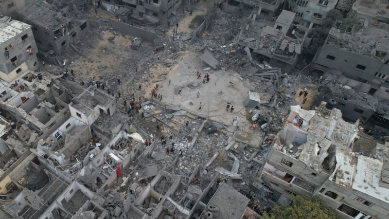 Izraeli kryen sulme ajrore afër spitalit më të madh në Gazë