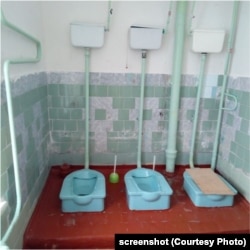 Шкільна вбиральня у місті Вуктил, Комі