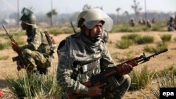 Kaşmiriň hindi bölegine gözegçilik edýän esger. 