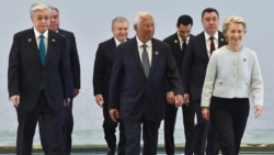 Марказий Осиёнинг беш давлати президентлари ва Европа Комиссияси раиси Урсула фон дер Ляйен 2025 йил Самарқандда ўтказилган Европа Иттифоқи – Марказий Осиё саммитида.