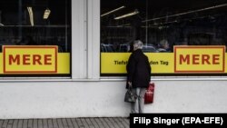 Supermarket rusesc MERE în Leipzig, în Germania.