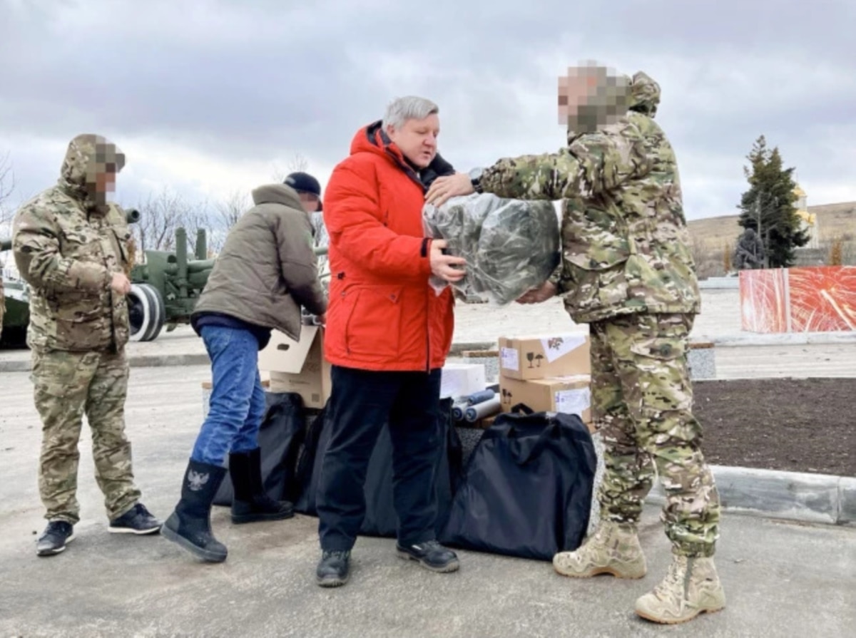Організація головного перемовника від РФ збирає на рушниці для армії та навчає дітей в Донецьку оперувати дронами – «Схеми»
