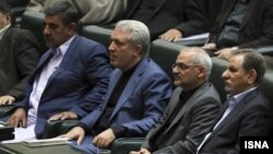 محسن حاجی میرزایی، وزیر آموزش و پرورش نفر دوم و علی اصغر مونسان، وزیر میراث فرهنگی و گردشگری نفر سوم از سمت راست
