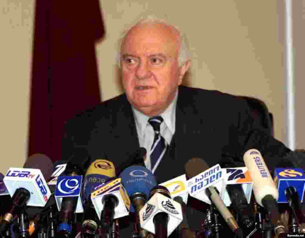 Эдуард Шеварднадзе дар нишасти хабарӣ, 18 ноябри соли 2003