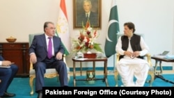 Tajik President Emomali Rahmon (left) and Pakistani Prime Minister Imran Khan met in Islamabad on June 2.