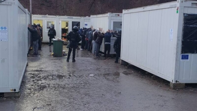 Pretres u migrantskom kampu kod Sarajeva, 17 uhapšenih bit će protjerano iz BiH