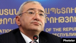 Armenia - Tigran Mukuchian, chairman of the Central Election Commission, at a news conference in Yerevan, 9May2012.