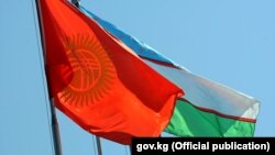 Флаги Кыргызстана и.Узбекистана.