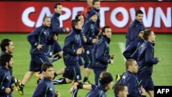 South Africa -- Italian players train at Cape Town's Green Point Stadium, 13Jun2010