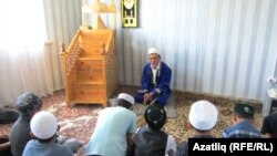 Абдураҳмон-хожи Ас-Суғурий номидаги мадрасада болаларга ислом асосларидан сабоқ берилиши айтилмоқда.