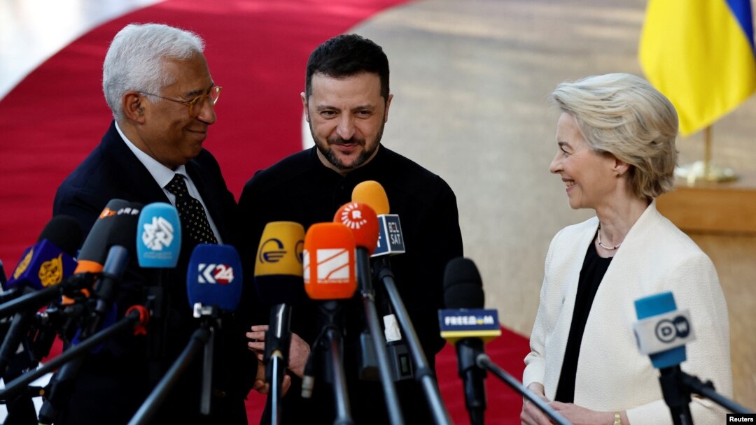 Ukrainian President Volodymyr Zelenskyy, European Council President Antonio Costa, and European Commission President Ursula von der Leyen at a special EU summit in Brussels.