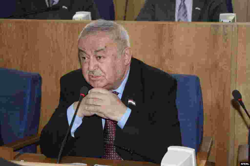 Он сӯи девори парлумон #96