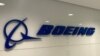 Un logo Boeing la centrul de tehnologie și inginerie al companiei din Sao Jose dos Campos