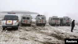 Қозоғистонлик қутқарувчилар машиналари.