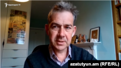 Британский эксперт Томас де Ваал Թոմաս дает интервью Радио Азатутюн (архив)