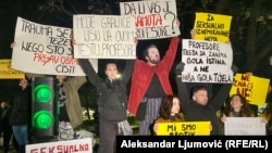 Protest ispred podgoričke gimnazije: Ne seksualnom uznemiravanju u školi!