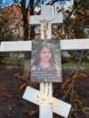 „O durere pentru toată viața”: Cinci copii din aceeași familie, uciși de un bombardament rusesc, înmormântați în Ucraina