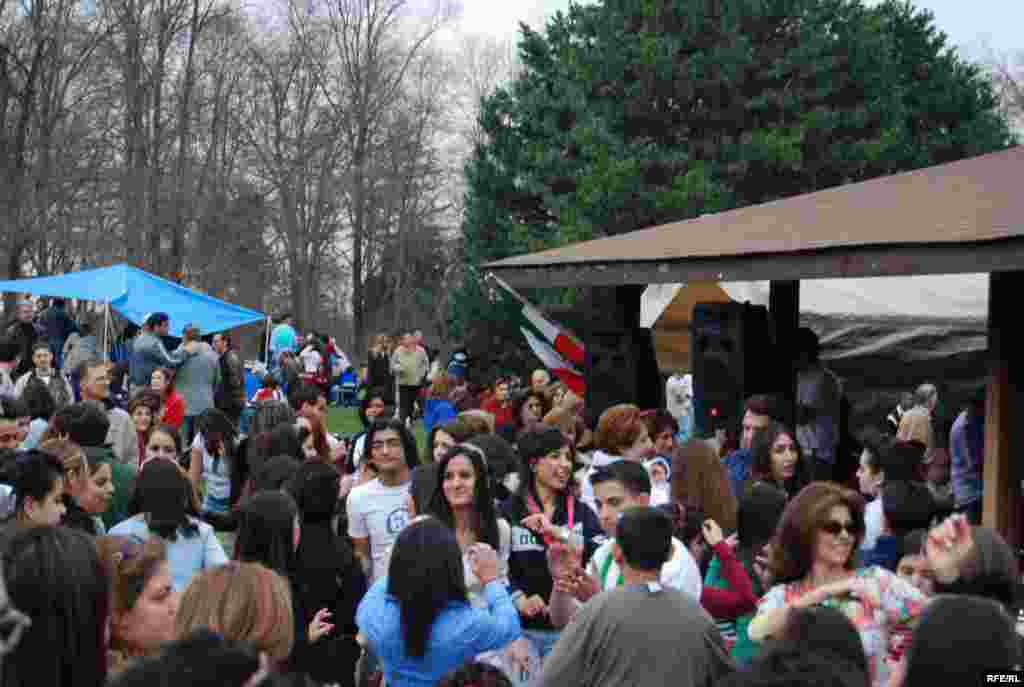 U.S. -- 13 Bedar in Black Hill, is the Persian Festival of springs. It is a full day of mass Outdoors Picnic, which occurs on the 13th day of Norouz, 01Apr2007