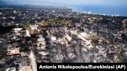 Архива: Оштетени куќи и дрва од пожарите во Атина. 